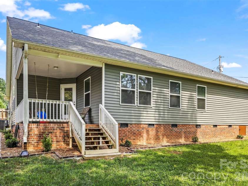 4049 Fincher Road, Matthews, NC 28104.  MLS# CAR4421902, YatesRealty ID 49357. 