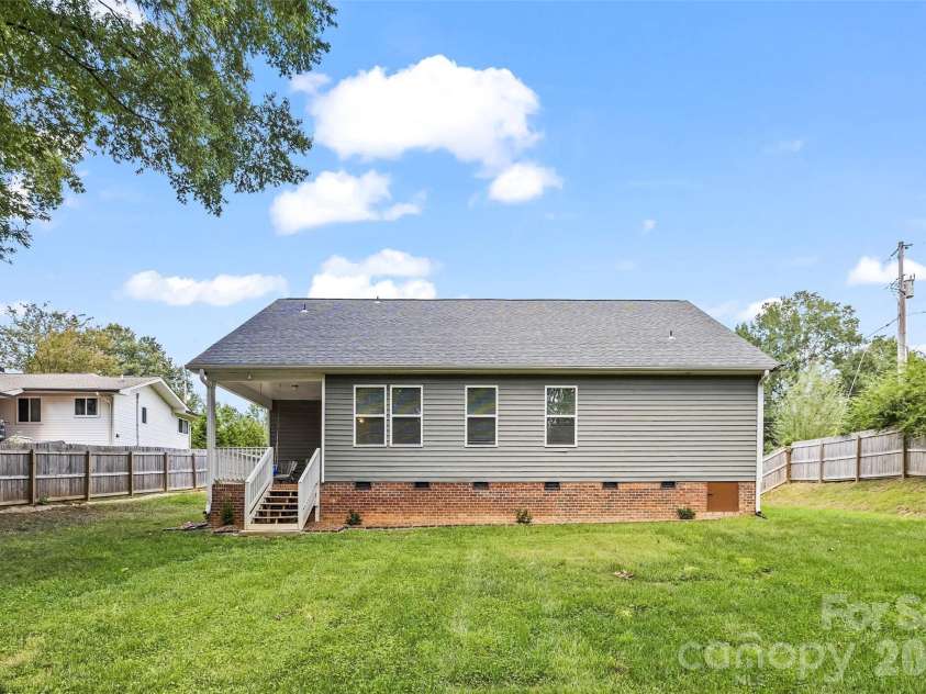 4049 Fincher Road, Matthews, NC 28104.  MLS# CAR4421902, YatesRealty ID 49357. 