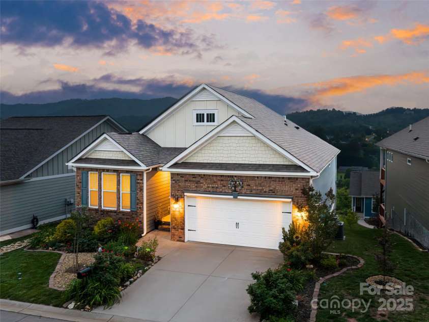 6 Southern Way Lane, Leicester, NC 28748.  MLS# CAR4226580, YatesRealty ID 4936. 
