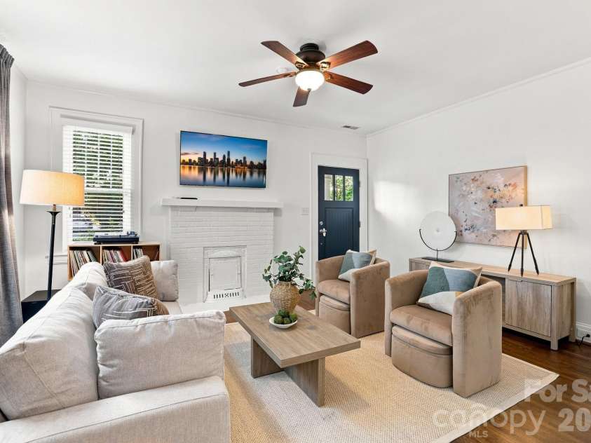 2139 Wilmore Drive, Charlotte, NC 28203.  MLS# CAR4421679, YatesRealty ID 49360. 