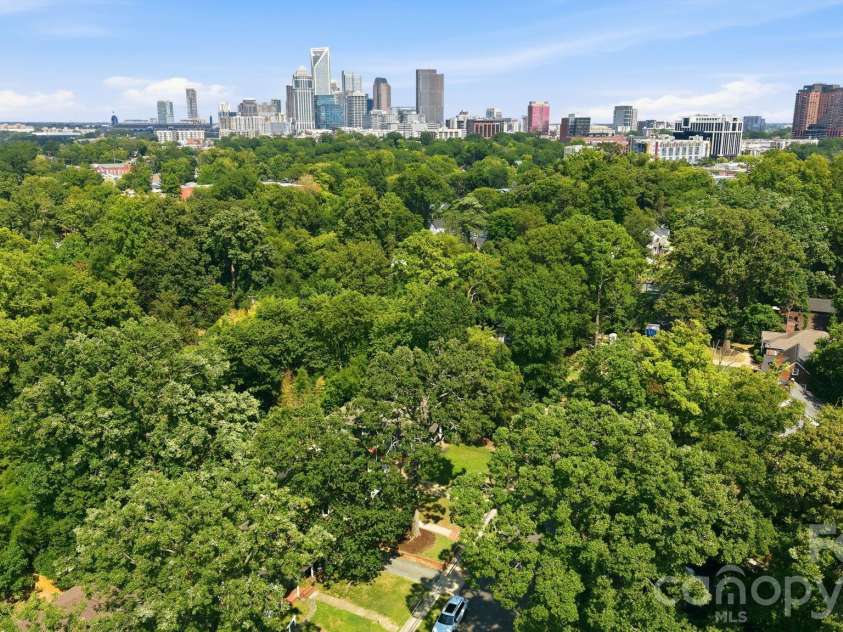 2139 Wilmore Drive, Charlotte, NC 28203.  MLS# CAR4421679, YatesRealty ID 49360. 