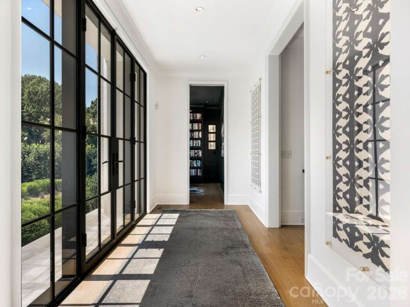 2422 Ferncliff Road, Charlotte, NC 28211.  MLS# CAR4421551, YatesRealty ID 49361. Foyer