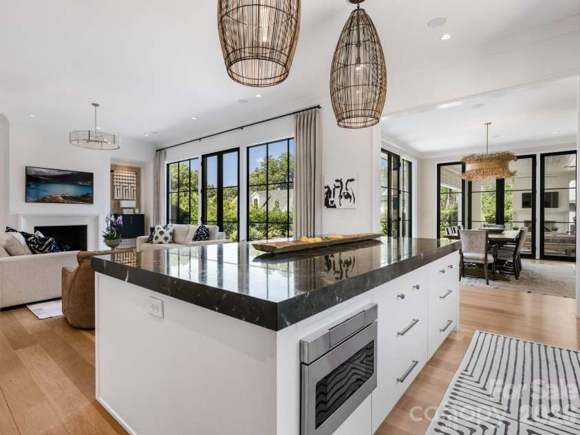 2422 Ferncliff Road, Charlotte, NC 28211.  MLS# CAR4421551, YatesRealty ID 49361. Kitchen