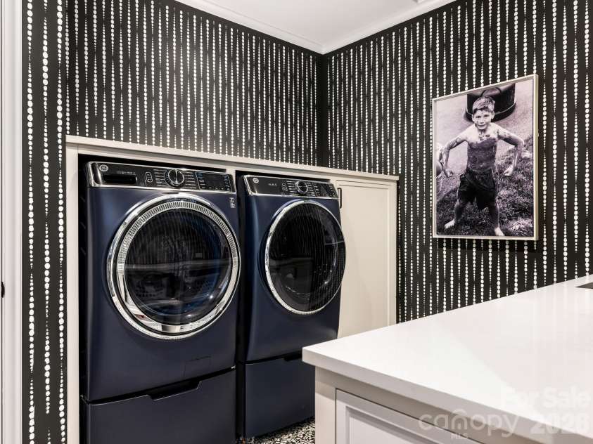2422 Ferncliff Road, Charlotte, NC 28211.  MLS# CAR4421551, YatesRealty ID 49361. Laundry Room