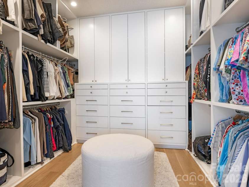 2422 Ferncliff Road, Charlotte, NC 28211.  MLS# CAR4421551, YatesRealty ID 49361. Primary Closet