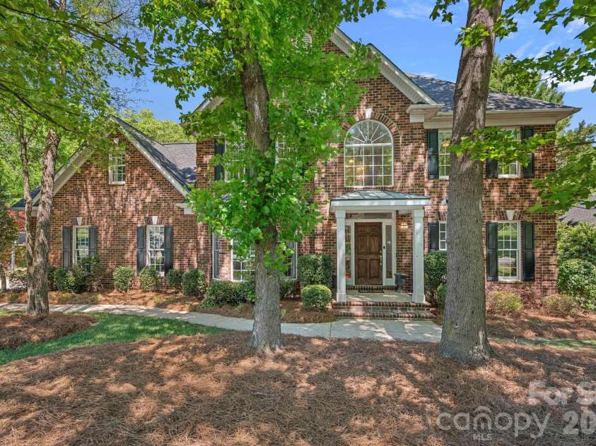2401 Flagstick Drive, Matthews, NC 28104.  MLS# CAR4421342, YatesRealty ID 49362. 
