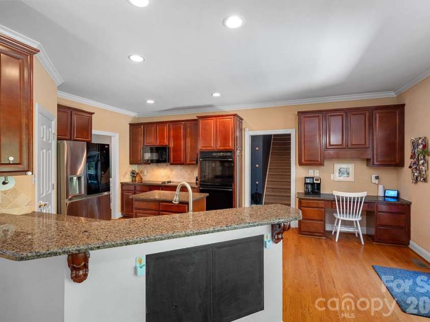 2401 Flagstick Drive, Matthews, NC 28104.  MLS# CAR4421342, YatesRealty ID 49362. 