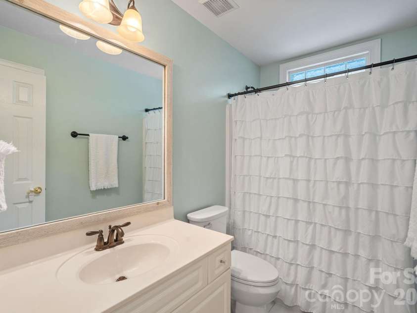 2401 Flagstick Drive, Matthews, NC 28104.  MLS# CAR4421342, YatesRealty ID 49362. 