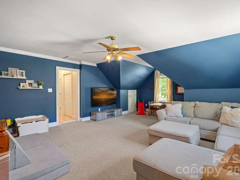 2401 Flagstick Drive, Matthews, NC 28104.  MLS# CAR4421342, YatesRealty ID 49362. 
