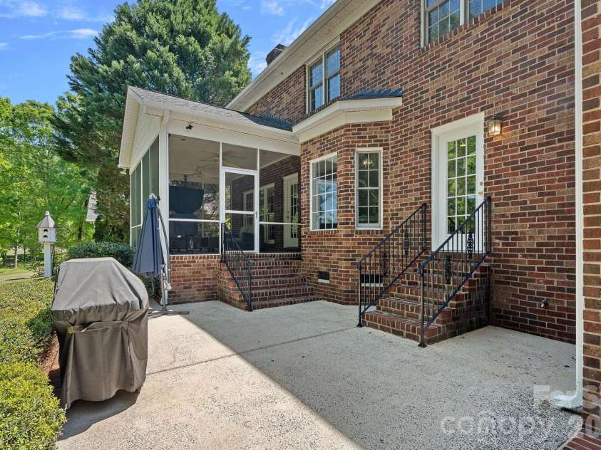 2401 Flagstick Drive, Matthews, NC 28104.  MLS# CAR4421342, YatesRealty ID 49362. 