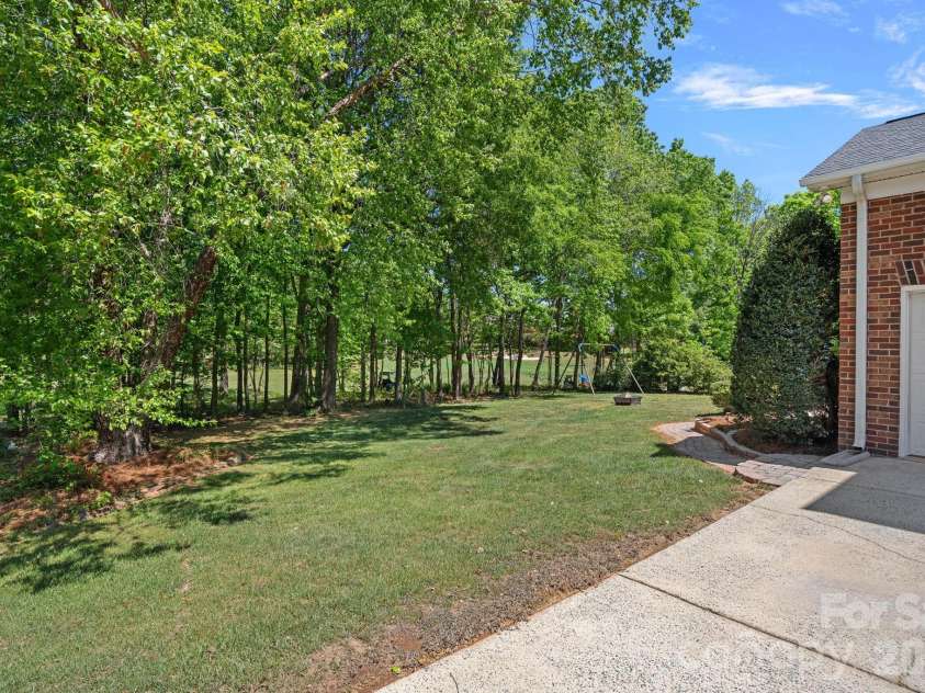 2401 Flagstick Drive, Matthews, NC 28104.  MLS# CAR4421342, YatesRealty ID 49362. 