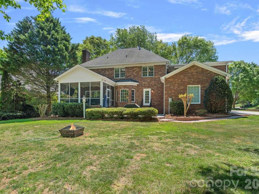 2401 Flagstick Drive, Matthews, NC 28104.  MLS# CAR4421342, YatesRealty ID 49362. 