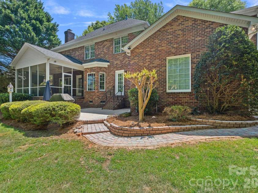 2401 Flagstick Drive, Matthews, NC 28104.  MLS# CAR4421342, YatesRealty ID 49362. 