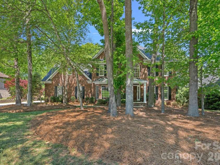 2401 Flagstick Drive, Matthews, NC 28104.  MLS# CAR4421342, YatesRealty ID 49362. 