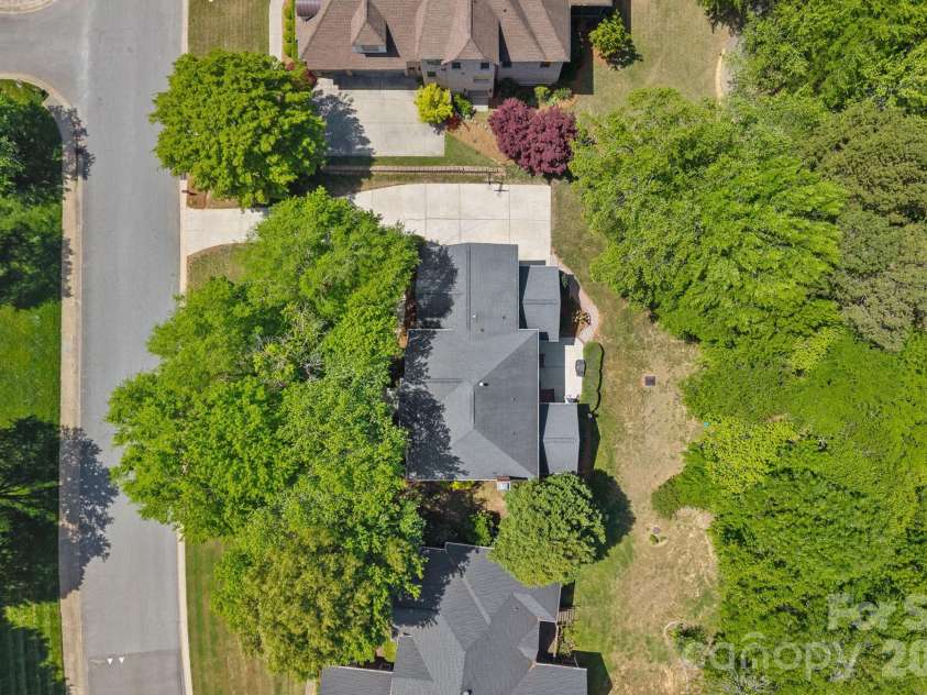 2401 Flagstick Drive, Matthews, NC 28104.  MLS# CAR4421342, YatesRealty ID 49362. 