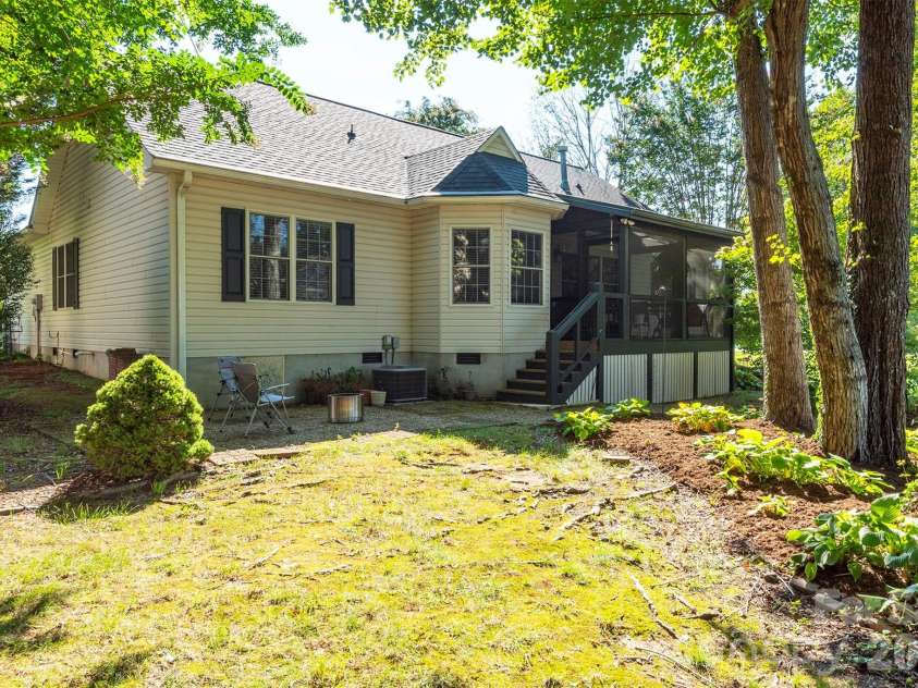 38 Eden Glen Road, Black Mountain, NC 28711.  MLS# CAR4421255, YatesRealty ID 49363. 
