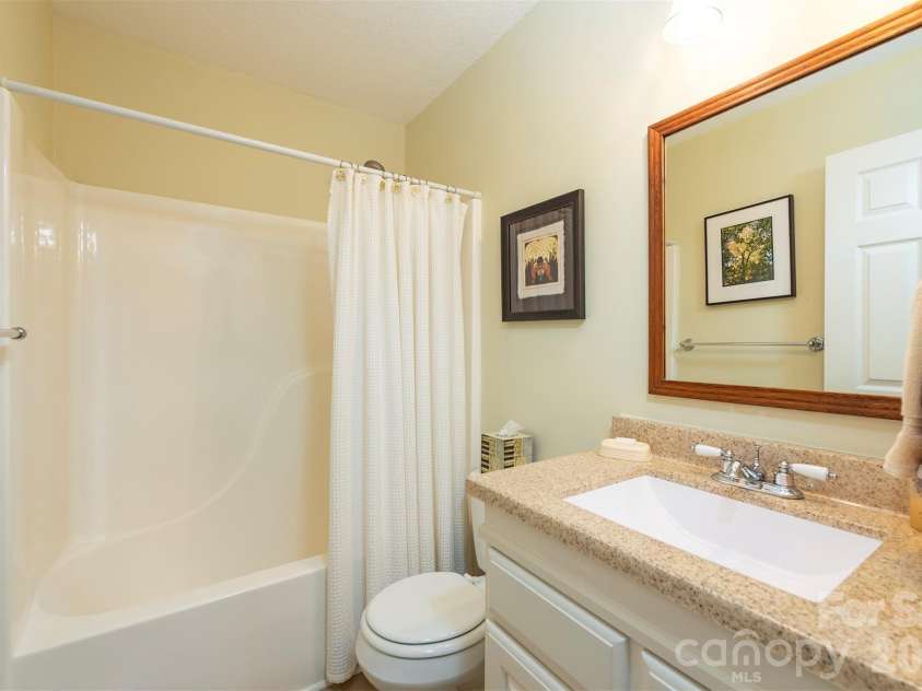 38 Eden Glen Road, Black Mountain, NC 28711.  MLS# CAR4421255, YatesRealty ID 49363. Hallway full bath