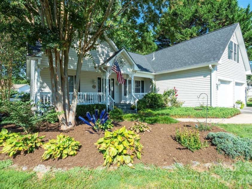 38 Eden Glen Road, Black Mountain, NC 28711.  MLS# CAR4421255, YatesRealty ID 49363. Welcome HOME!