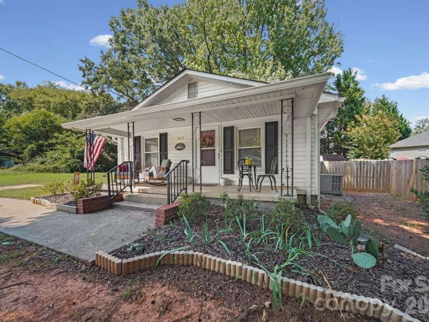 215 Small Street, Kannapolis, NC 28083.  MLS# CAR4422422, YatesRealty ID 49364. 