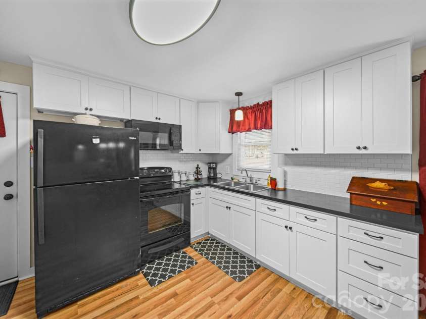 215 Small Street, Kannapolis, NC 28083.  MLS# CAR4422422, YatesRealty ID 49364. 