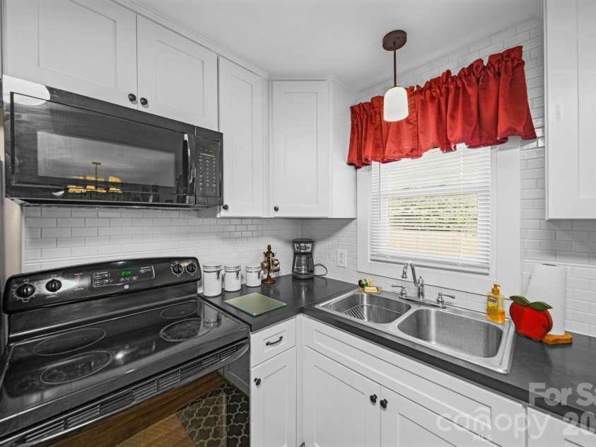 215 Small Street, Kannapolis, NC 28083.  MLS# CAR4422422, YatesRealty ID 49364. 