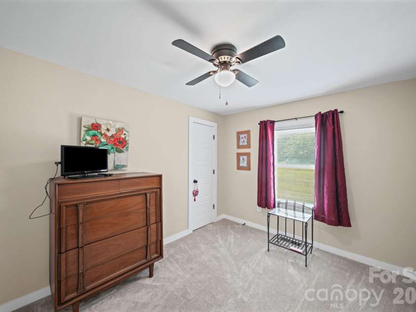 215 Small Street, Kannapolis, NC 28083.  MLS# CAR4422422, YatesRealty ID 49364. 