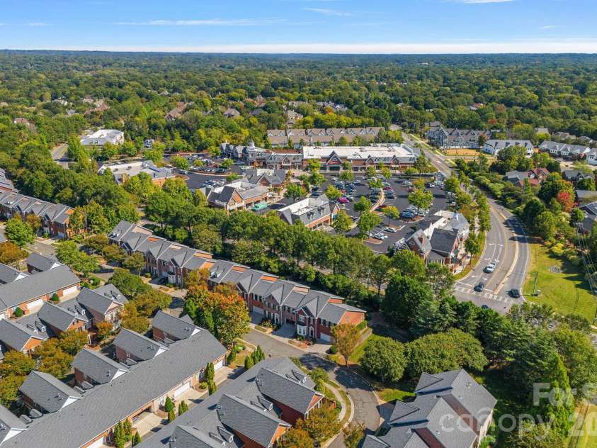 6415 Wakehurst Road, Charlotte, NC 28226.  MLS# CAR4420988, YatesRealty ID 49365. Community looking toward Colony Place