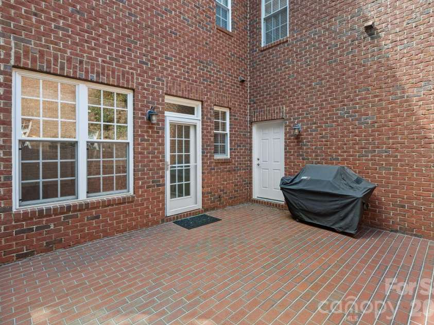 6415 Wakehurst Road, Charlotte, NC 28226.  MLS# CAR4420988, YatesRealty ID 49365. Courtyard patio