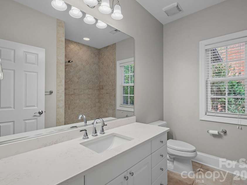 6415 Wakehurst Road, Charlotte, NC 28226.  MLS# CAR4420988, YatesRealty ID 49365. Hall Bathroom