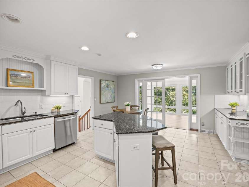 2710 Wamath Drive, Charlotte, NC 28210.  MLS# CAR4420927, YatesRealty ID 49366. 