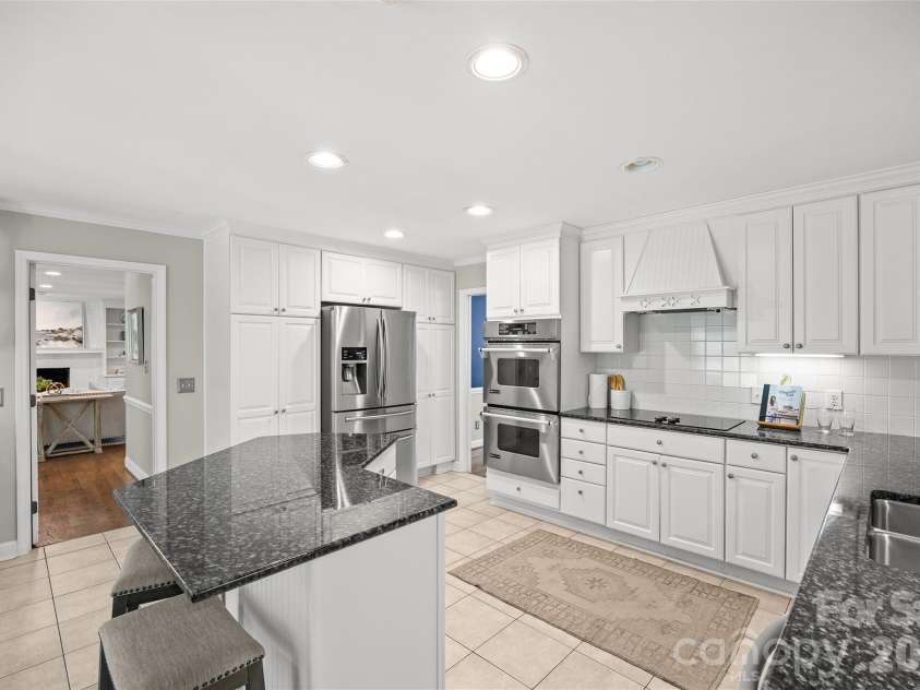 2710 Wamath Drive, Charlotte, NC 28210.  MLS# CAR4420927, YatesRealty ID 49366. 