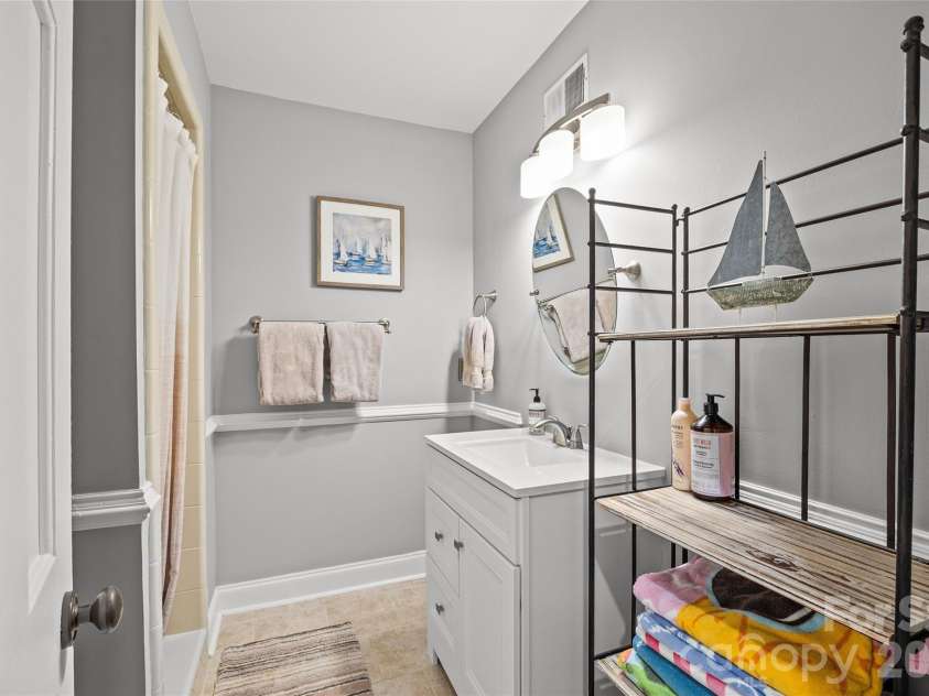 2710 Wamath Drive, Charlotte, NC 28210.  MLS# CAR4420927, YatesRealty ID 49366. 