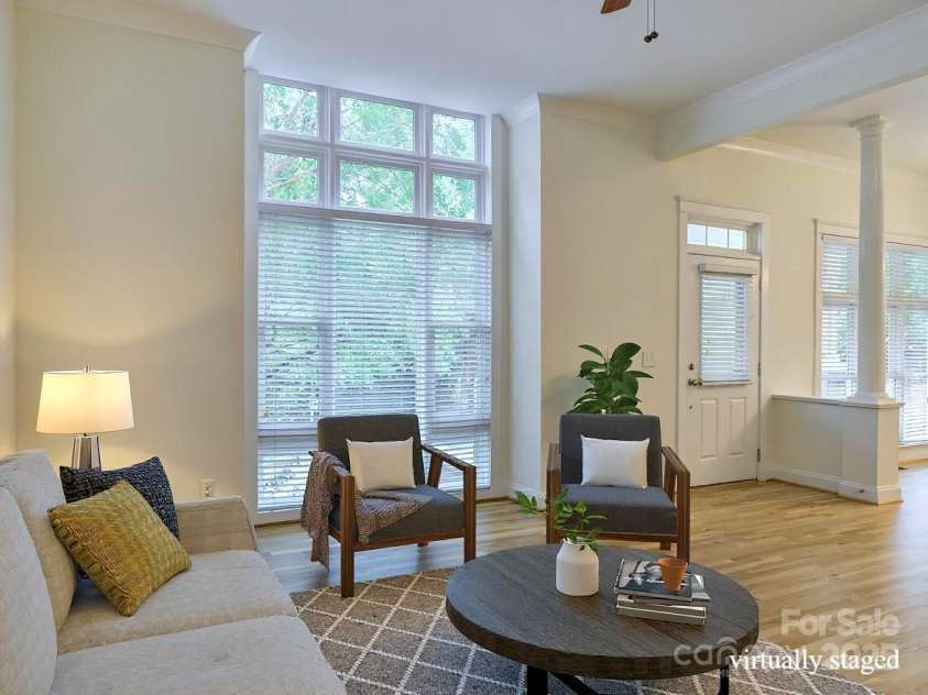 625 Myers Street, Charlotte, NC 28202.  MLS# CAR4290771, YatesRealty ID 49366. 10 ft ceilings, oversized windows, newly finished hardwood floors 