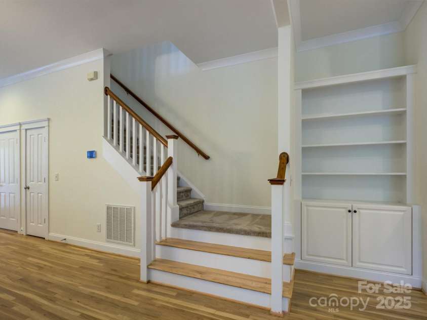 625 Myers Street, Charlotte, NC 28202.  MLS# CAR4290771, YatesRealty ID 49366. 