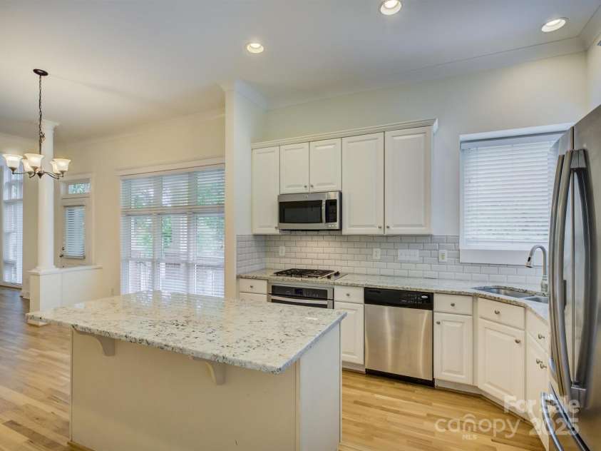 625 Myers Street, Charlotte, NC 28202.  MLS# CAR4290771, YatesRealty ID 49366. 