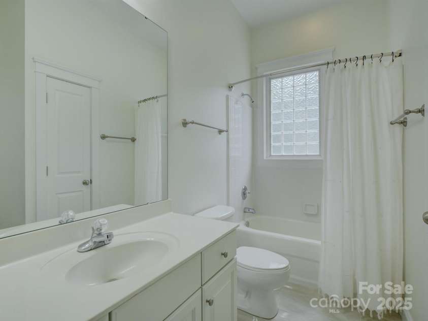 625 Myers Street, Charlotte, NC 28202.  MLS# CAR4290771, YatesRealty ID 49366. Second bath upstairs w/ new tile floor