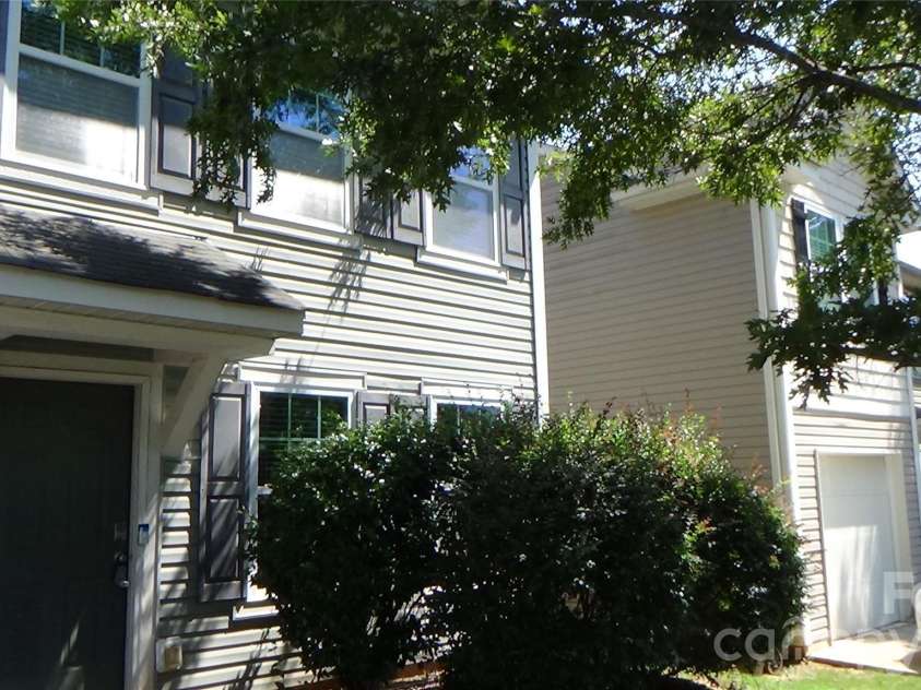 10738 Derryrush Drive, Charlotte, NC 28213.  MLS# CAR4421082, YatesRealty ID 49367. 