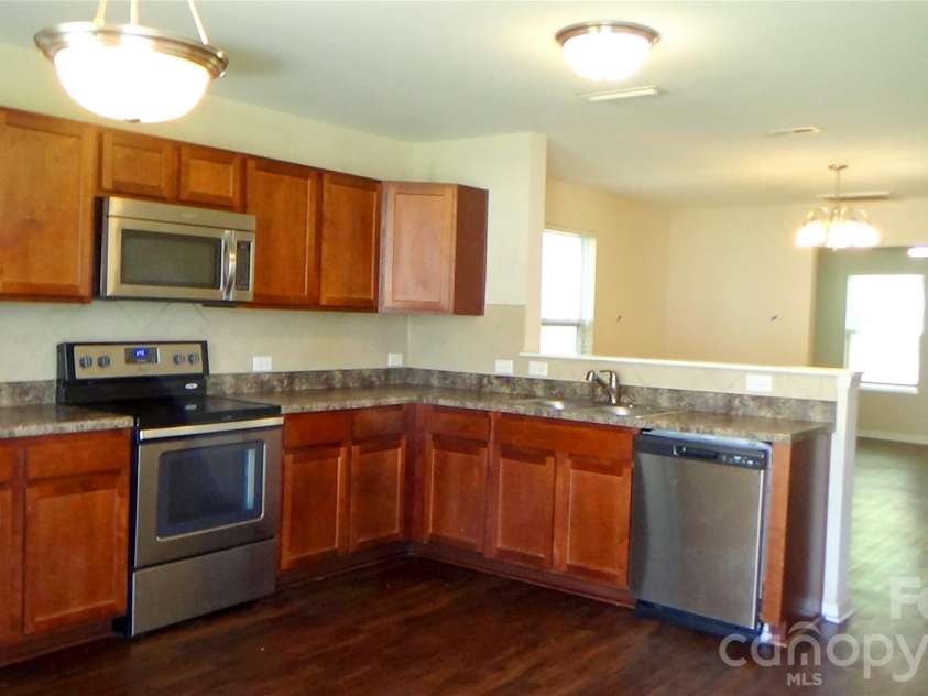 10738 Derryrush Drive, Charlotte, NC 28213.  MLS# CAR4421082, YatesRealty ID 49367. 