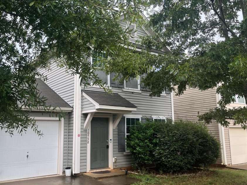 10738 Derryrush Drive, Charlotte, NC 28213.  MLS# CAR4421082, YatesRealty ID 49367. 