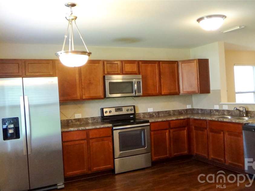 10738 Derryrush Drive, Charlotte, NC 28213.  MLS# CAR4421082, YatesRealty ID 49367. 