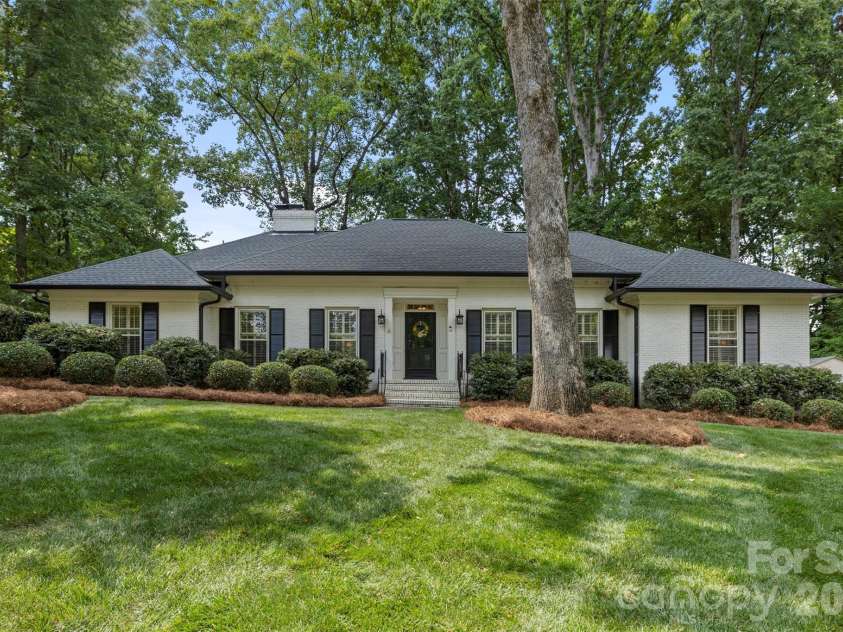 1009 Bearmore Drive, Charlotte, NC 28211.  MLS# CAR4421077, YatesRealty ID 49368. 