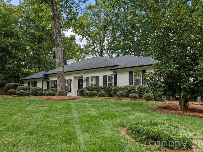 1009 Bearmore Drive, Charlotte, NC 28211.  MLS# CAR4421077, YatesRealty ID 49368. 