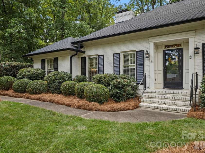 1009 Bearmore Drive, Charlotte, NC 28211.  MLS# CAR4421077, YatesRealty ID 49368. 