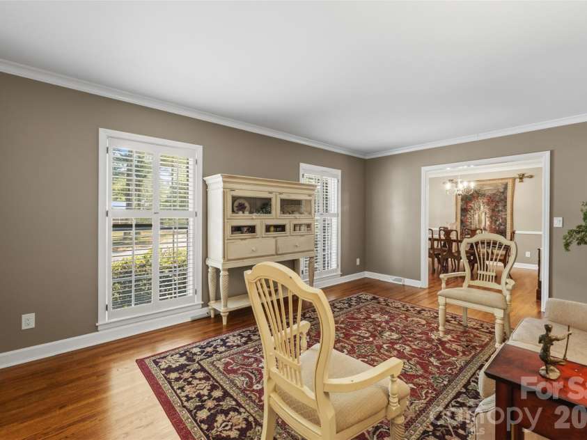 1009 Bearmore Drive, Charlotte, NC 28211.  MLS# CAR4421077, YatesRealty ID 49368. 