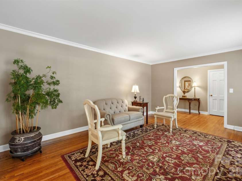 1009 Bearmore Drive, Charlotte, NC 28211.  MLS# CAR4421077, YatesRealty ID 49368. 
