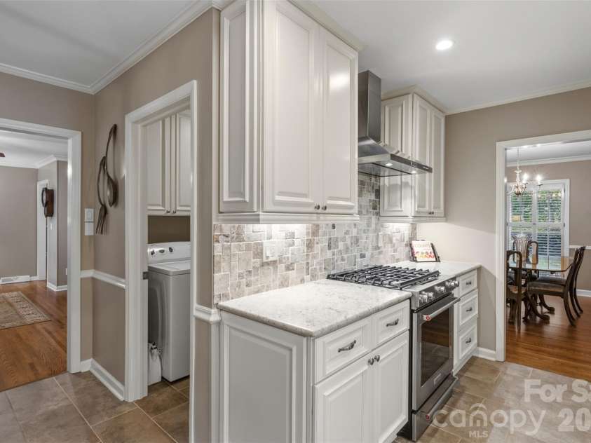 1009 Bearmore Drive, Charlotte, NC 28211.  MLS# CAR4421077, YatesRealty ID 49368. 