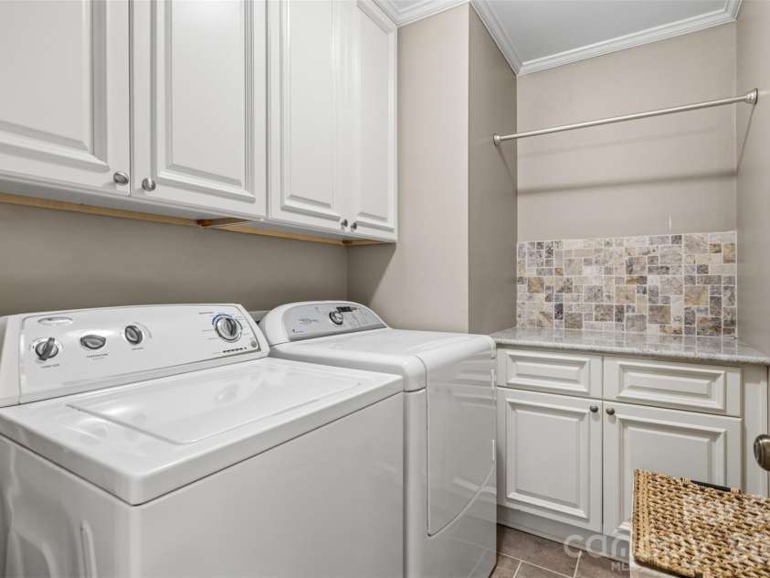 1009 Bearmore Drive, Charlotte, NC 28211.  MLS# CAR4421077, YatesRealty ID 49368. 