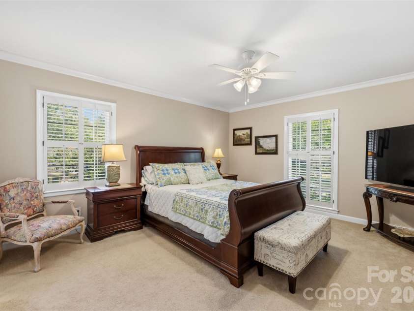 1009 Bearmore Drive, Charlotte, NC 28211.  MLS# CAR4421077, YatesRealty ID 49368. 