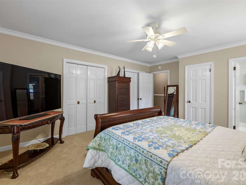 1009 Bearmore Drive, Charlotte, NC 28211.  MLS# CAR4421077, YatesRealty ID 49368. 