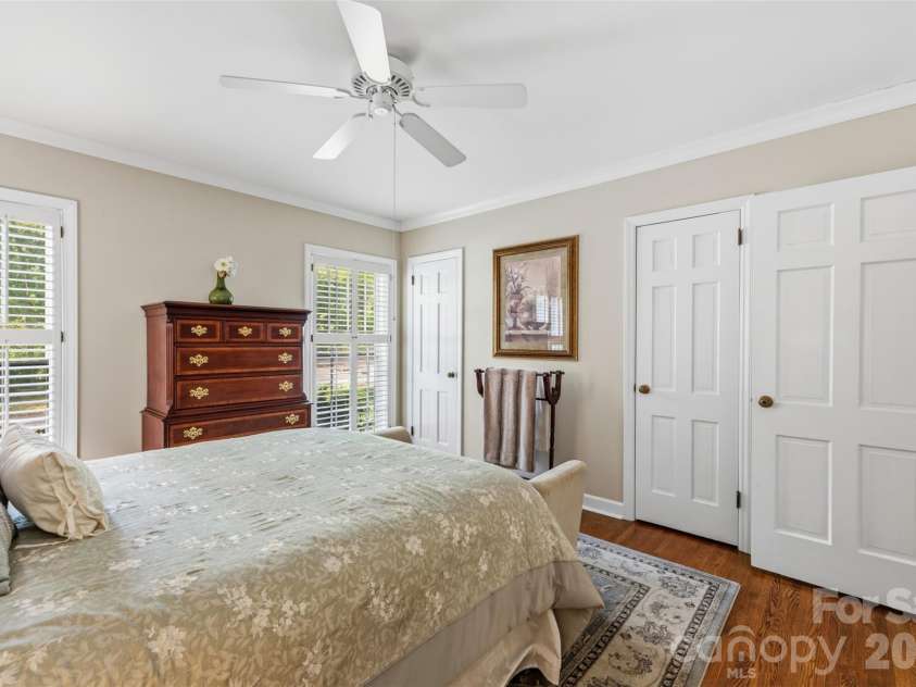 1009 Bearmore Drive, Charlotte, NC 28211.  MLS# CAR4421077, YatesRealty ID 49368. 